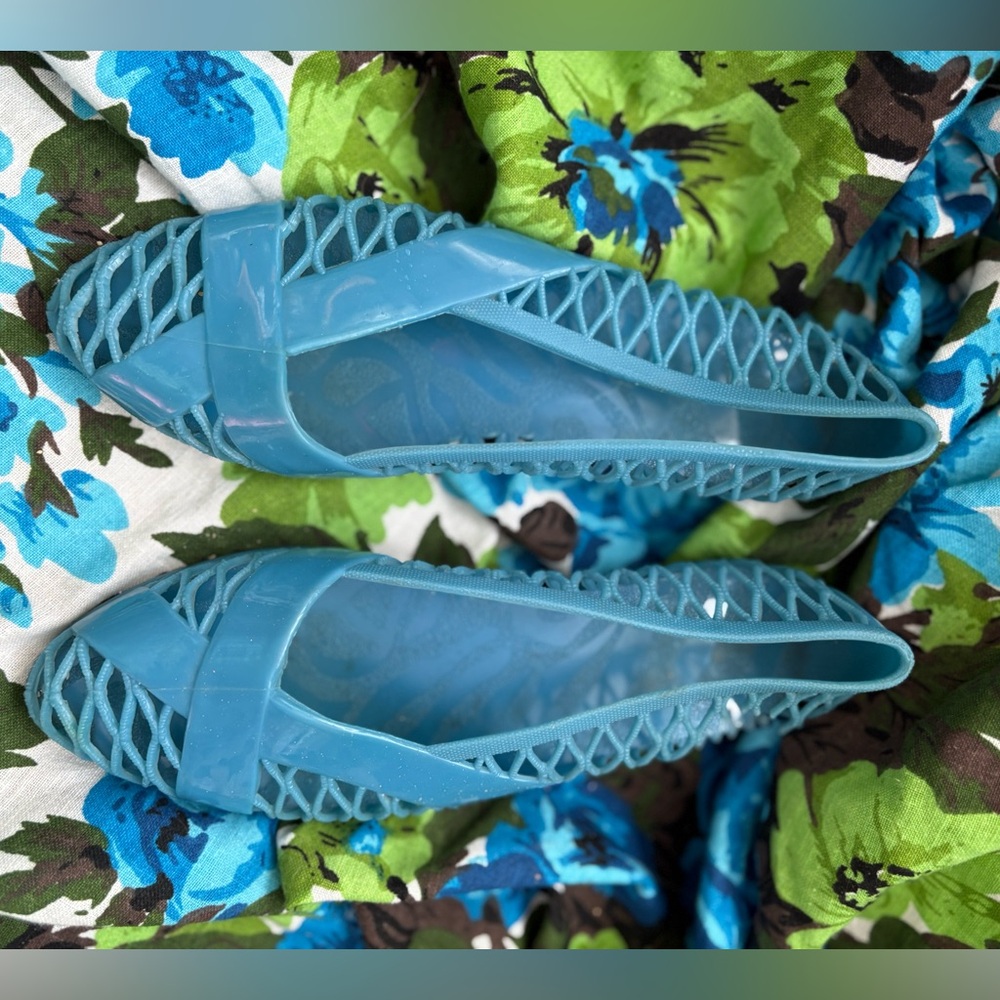Vintage jelly shoes light blue